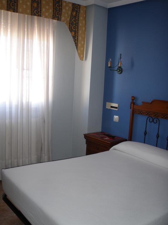 Hostal Pineda Cervera De Pisuerga Δωμάτιο φωτογραφία