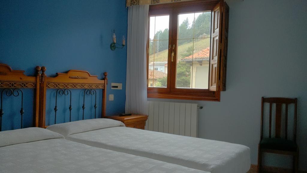 Hostal Pineda Cervera De Pisuerga Δωμάτιο φωτογραφία