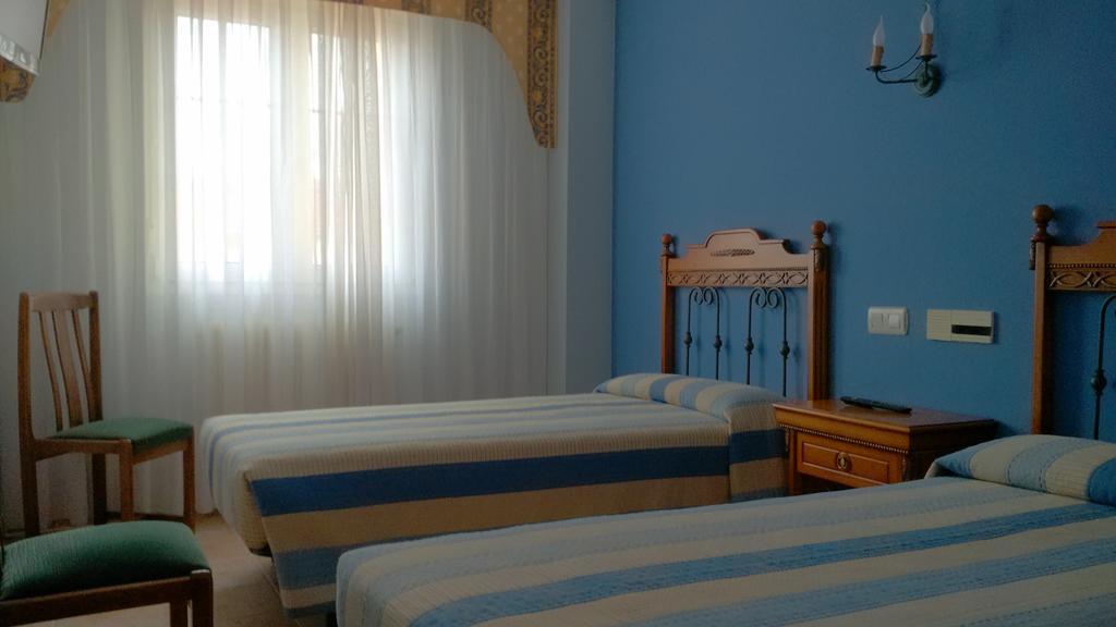 Hostal Pineda Cervera De Pisuerga Δωμάτιο φωτογραφία